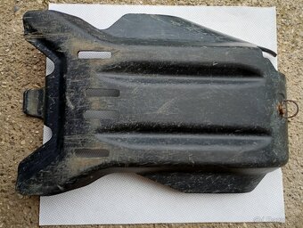 Predám spodný kryt motora na KTM EXC 250-300 2011 číslo diel - 3