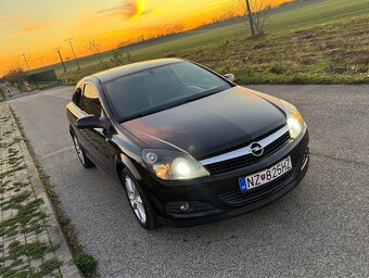 Opel Astra GTC 1.9 cdti (2008) - 3