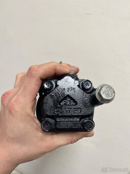 Servo čerpadlo pajero 3.0 v6 - 3