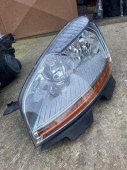 Citroen C4 Picasso predné svetlomety - 3