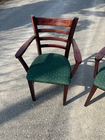 Predám masívne stoličky, cena za obe 40 eur - 3