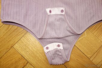 2 ks dámske body so stojačikom M - 3