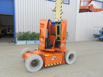 Kĺbová pracovná plošina JLG E300AJ - 3