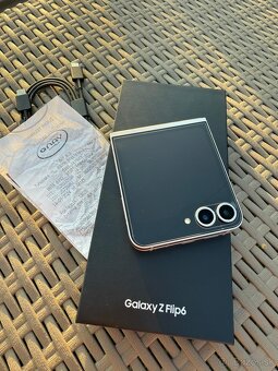 Samsung Galaxy Z FLIP 6 Top stav - 3
