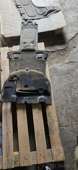 Ochranný kryt motora a prevodovky AUDI Q7 - 3