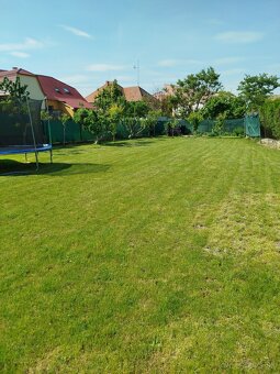 Predám pozemok v centre Šurian. - 3