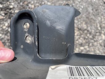 VW Golf V 1K0807093A vystuha predneho naraznika - 3