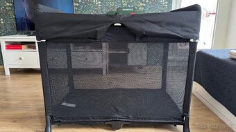 Predám cestovnú postieľku  BUGABOO čierna v Top stave - 3