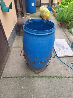 Zdvihák na plastový sud 120l - 3