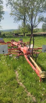 Zhrňovač KUHN - 3