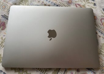 Predám MacBook Air - Intel i7, 2020 - 3