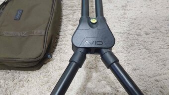 rod pod AVID CARP, stojan na udice - 3