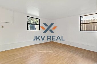 JKVreal ponúka na predaj 3-izbový byt so záhradou na Podkoli - 3