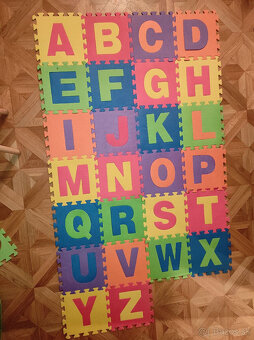 Predám za symbolickú cenu veľké penové puzzle napodlahu 45ks - 3