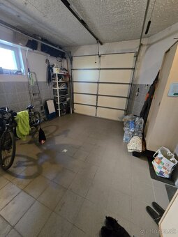 REZERVOVANE - 3 podlažný, 7 izbový RD s bazénom a garážou - 3