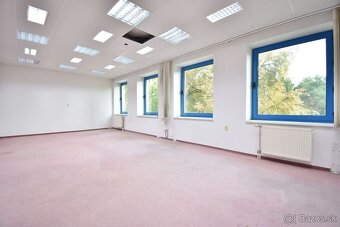 Predaj administratívna budova 1200 m²,s pozemkom na výstavbu - 3