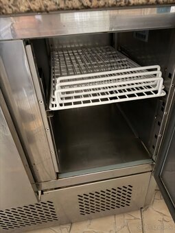 Pizza stôl TEFCOLD – 3 dverový, granit - 3