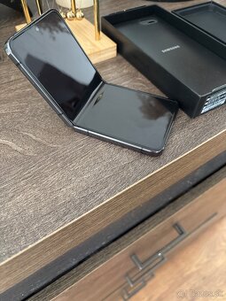Samsung Z Flip 5 - 3