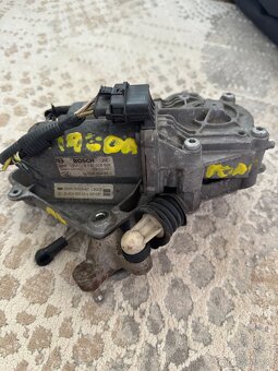 Ford Fusion robot - 3