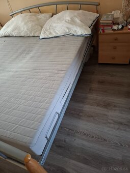 Manželská posteľ s matracom. - 3