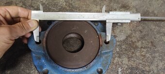 Priruba pre ručnú pumpu - 3