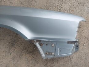 Predám pravý blatnik Audi 80 - 3