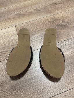 Čierne šľapky - 3