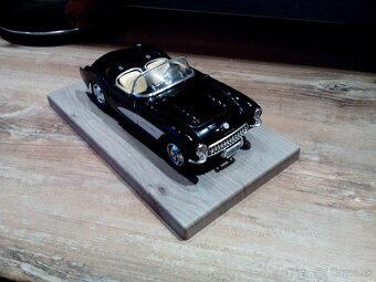 Predam auto zn Bburaro 1:18 ,Chevroleth Corvetta,r 1957 - 3