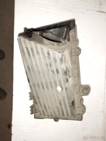 Držiaky plastové Octavia 2 - 3
