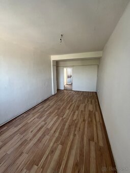 Na predaj 2 izbový byt v meste Kráľovský Chlmec - 3