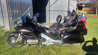 Predám Hondu Goldwing rok 2012 vo výbave DELUXE. - 3