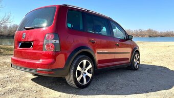 Volkswagen Touran Cross 2.0TDI - 3