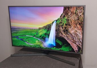 Samsung 43" 4K UHD Smart TV (UE43NU7472) - 3