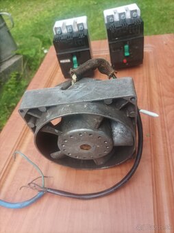 Predám ističe, ventilátor, stojan pod auto - 3