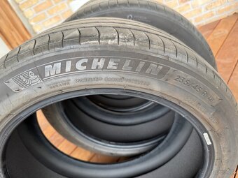 Letné pneumatiky Michelin 235/45 r.18 na osobné auto - 3