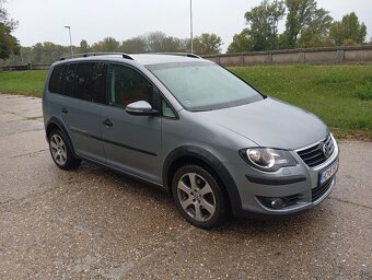 VW Touran Cross - 3