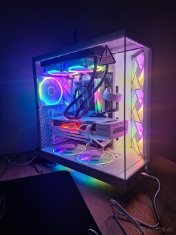 Predám PC Ryzen 7 7800X3D, 48 GB Ram, RX 7900 GRE - 3