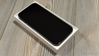iPhone 16 Pro 128 GB čierny titán - 3