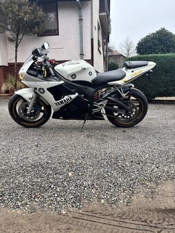 Yamaha R6 - 3
