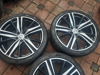 elektrony Volvo R20 letne 245/35 r20 - 3