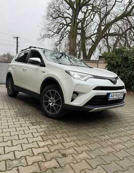 Predám Toyotu RAV4 Hybrid 2,5 benzín - 3