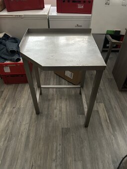 nerezovy rohovy stol - 3