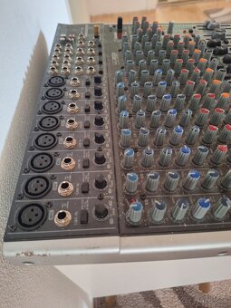 Behringer XENYH X2222USB - 3