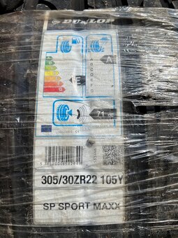Dunlop 305/30ZR22 - 3