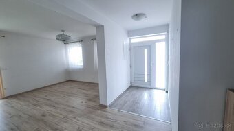 "Otvor dvere novému príbehu na novej adrese." - 3