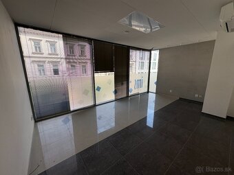 Exkluzívne obchodné priestory - 128 m2 - v centre mesta - 3