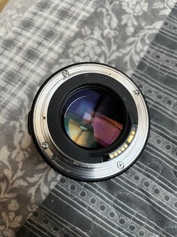 Canon EF 85 1.8 USM - 3