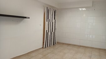Prenájom obchodného priestoru - centrum (námestie) - 3