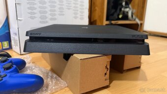 🎮 PlayStation 4 Slim – 500 GB + 2 ovládače + handsfree - 3