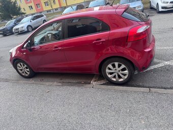 Predám  auto KIA Rio - 3